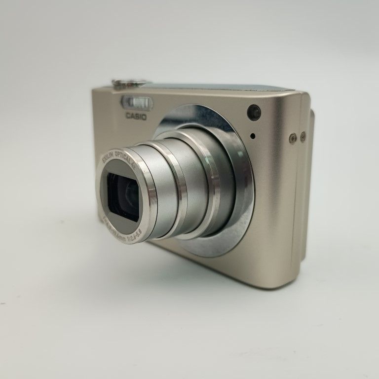 動作確認済み CASIO EXILIM EX-z100 シルバー コンデジ 動作確認済み CASIO EXILIM EX-z100 シルバー コンデジ