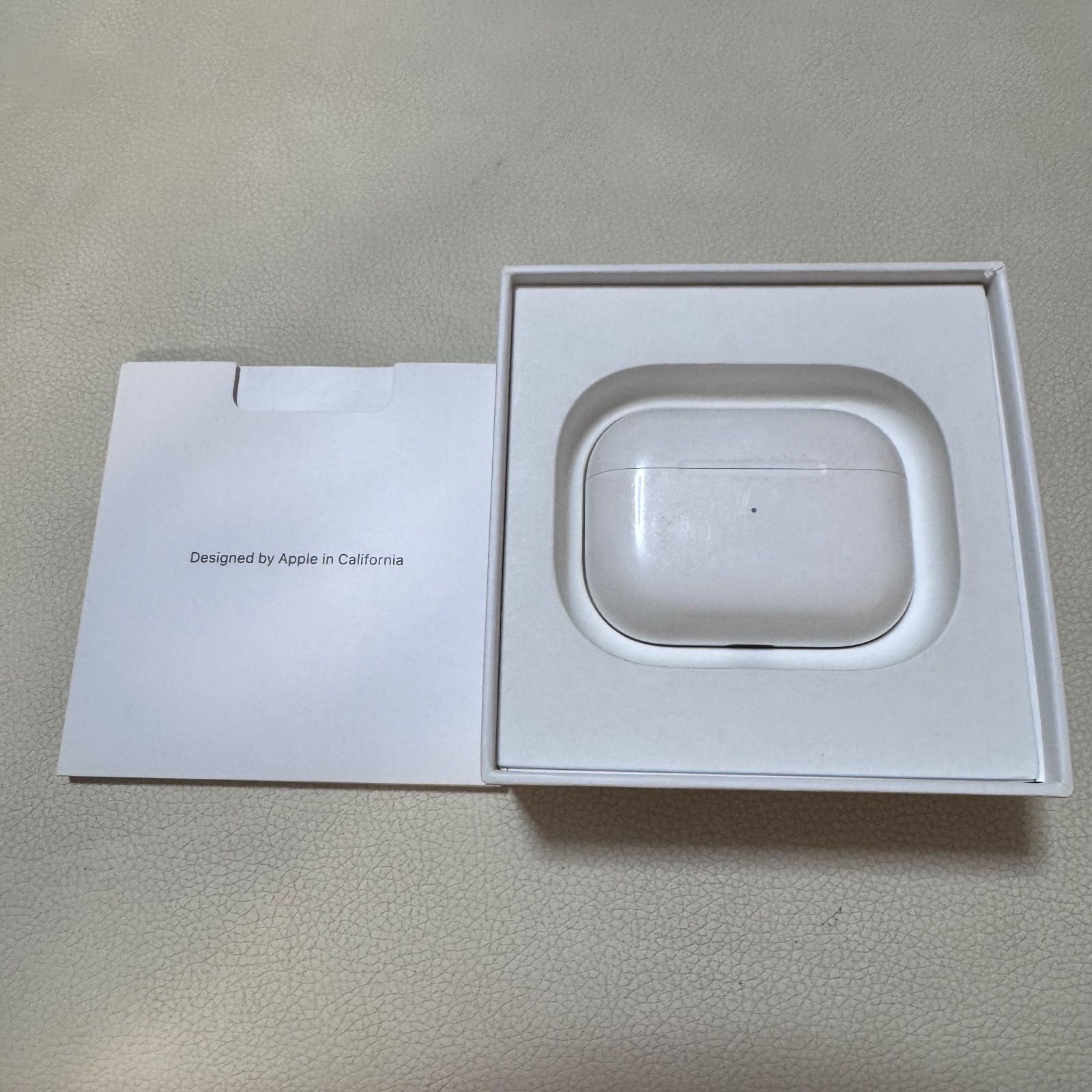 AirPods Pro 第一世代 Lightning端子 A2190 AirPods Pro 第一世代 Lightning端子 A2190 - メルカリ