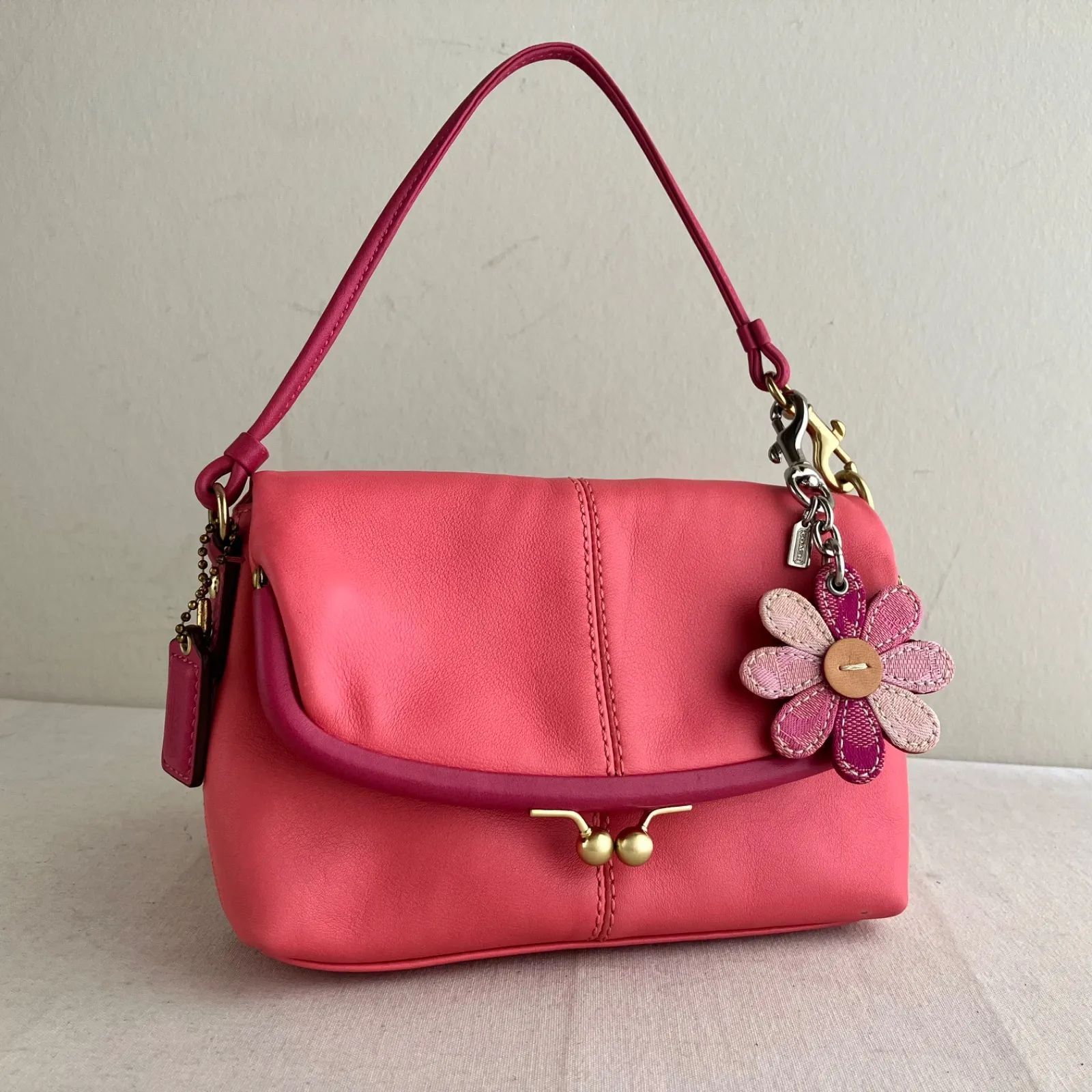 新品未使用乃木坂46 明治神宮野球場10回記念 ショルダータオル Tシャツ