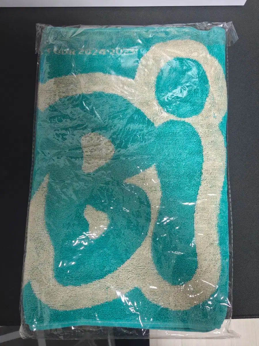 YOASOBI 大判タオル 未使用 新品未開封】YOASOBI 超現実 フェイスタオル レッド 2024 - メルカリ