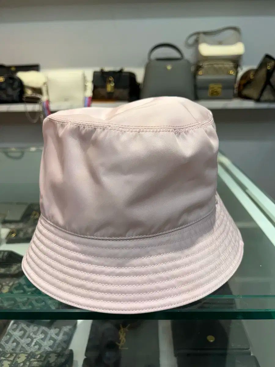 M) プラダ リナイロン バケットハット ピンク 帽子 - メルカリ
