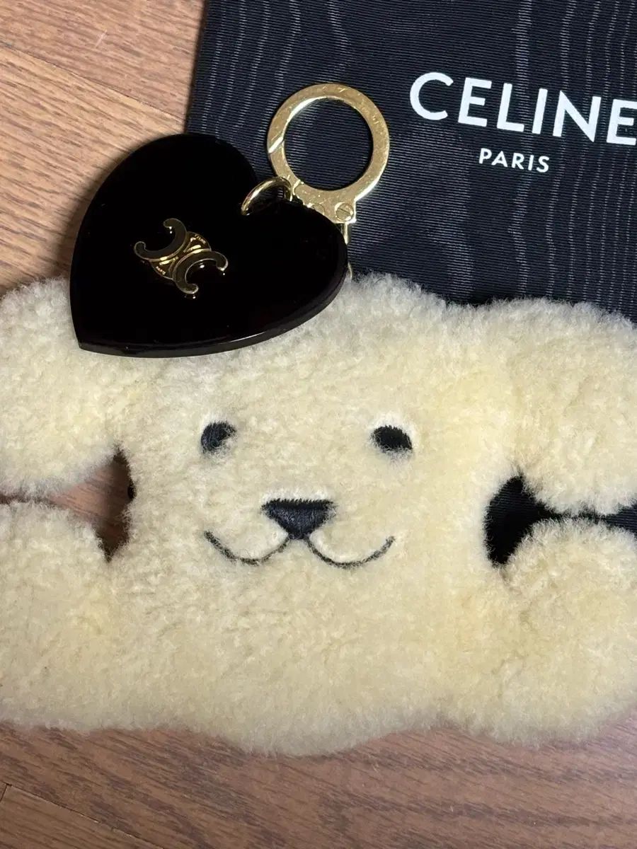 Celine セリーヌ 犬 ポンポン チャーム キーホルダー - メルカリ