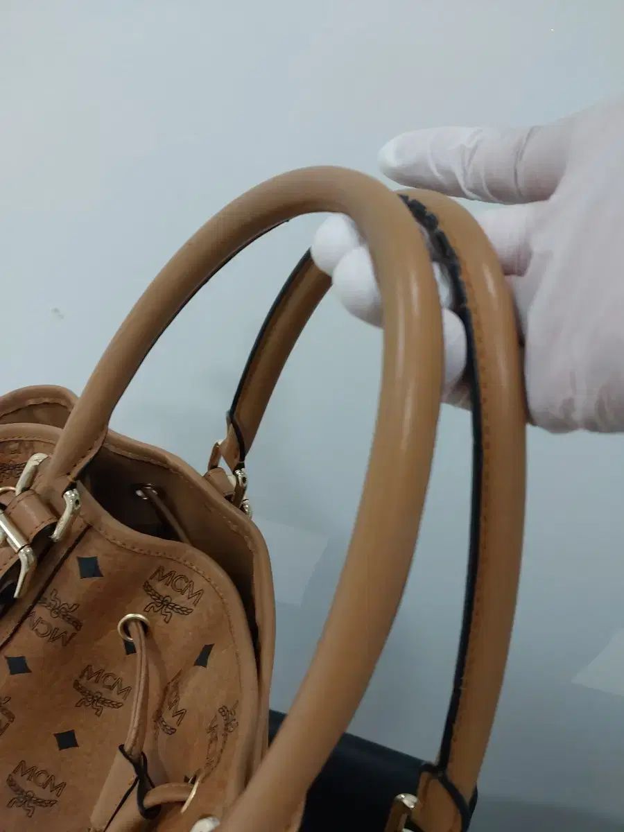 MCM ブラウンレザー ショルダーバッグ MCM ブラウンレザー ショルダーバッグ