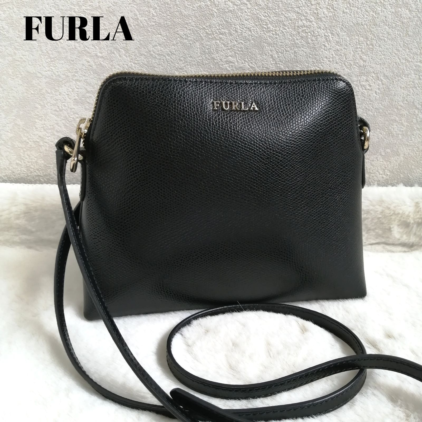 FURLA フルラ ショルダーバッグ 黒 本革 ゴールド金具 FURLA フルラ ショルダーバッグ 黒 本革 ゴールド金具