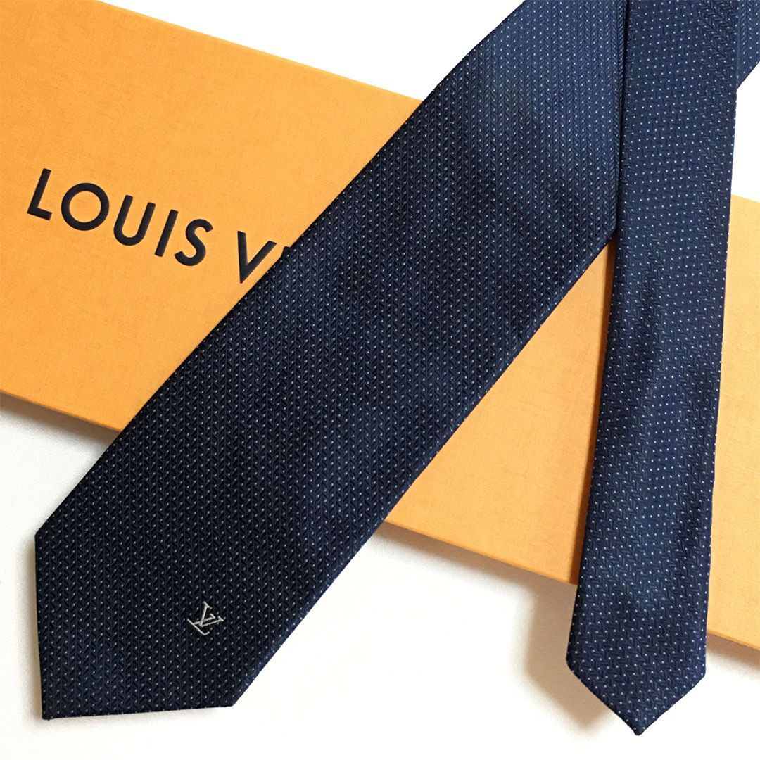 る*ん様 【美品】LOUIS VUITTON ネクタイ シルク100% ネイビー 未使用級 ルイヴィトン Louis Vuitton ネクタイ シルク100% ネイビー