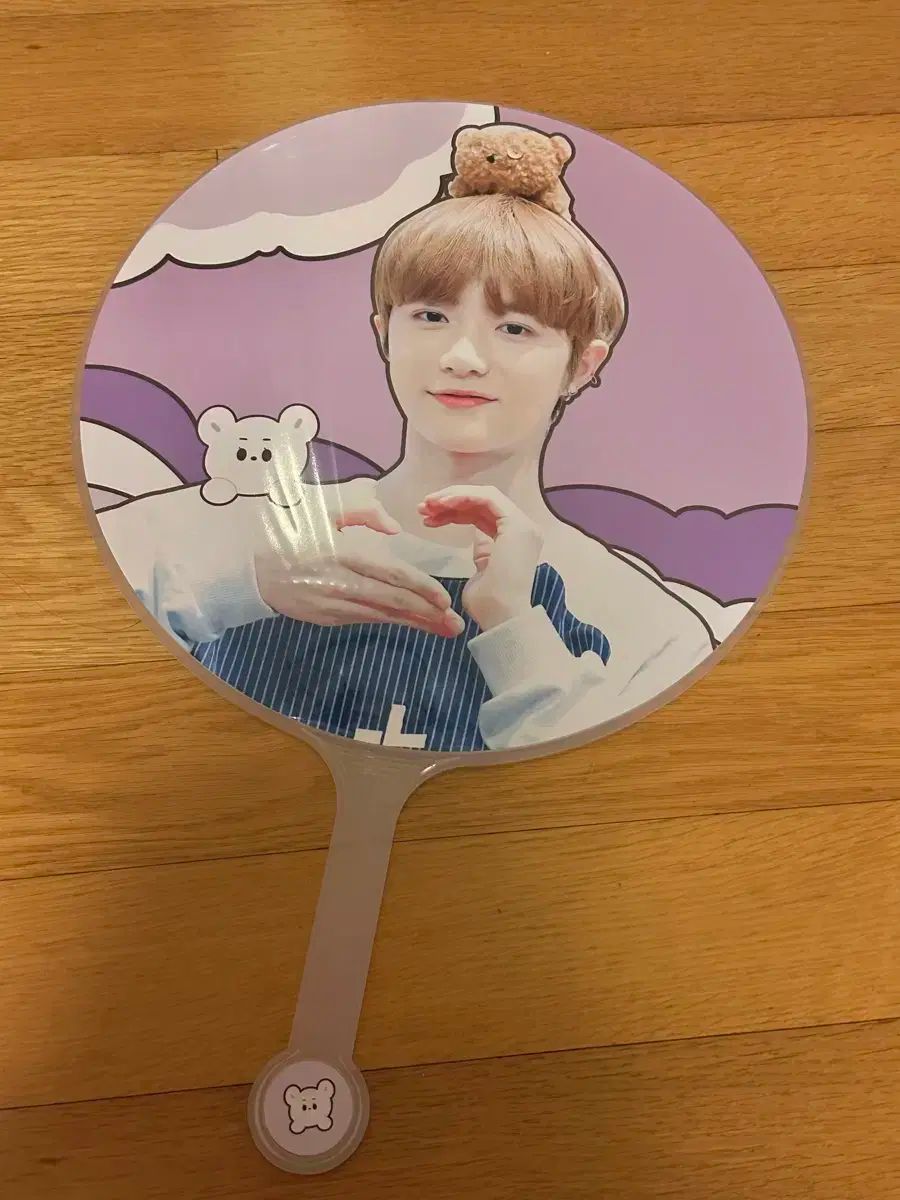 txt ボムギュ　うちわ 在庫処分) TOMORROW X TOGETHER(TXT) ボムギュ うちわ - メルカリ