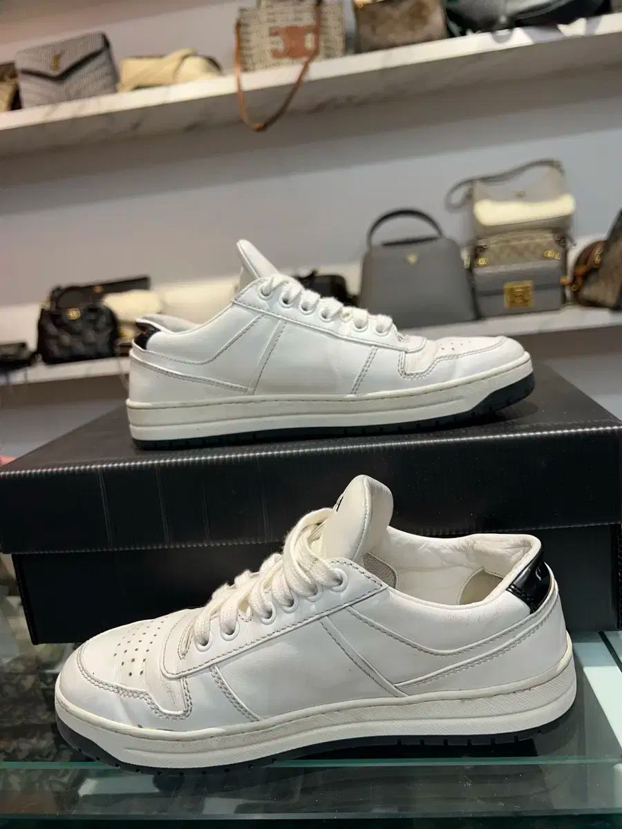 36) PRADA プラダ ダウンタウン 三角ロゴ スニーカー 白 レディース