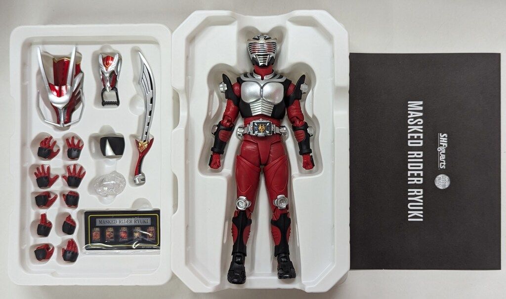 BANDAIS PIRITS S.H.Figuarts 真骨彫製法 最新 仮面ライダー龍騎 仮面