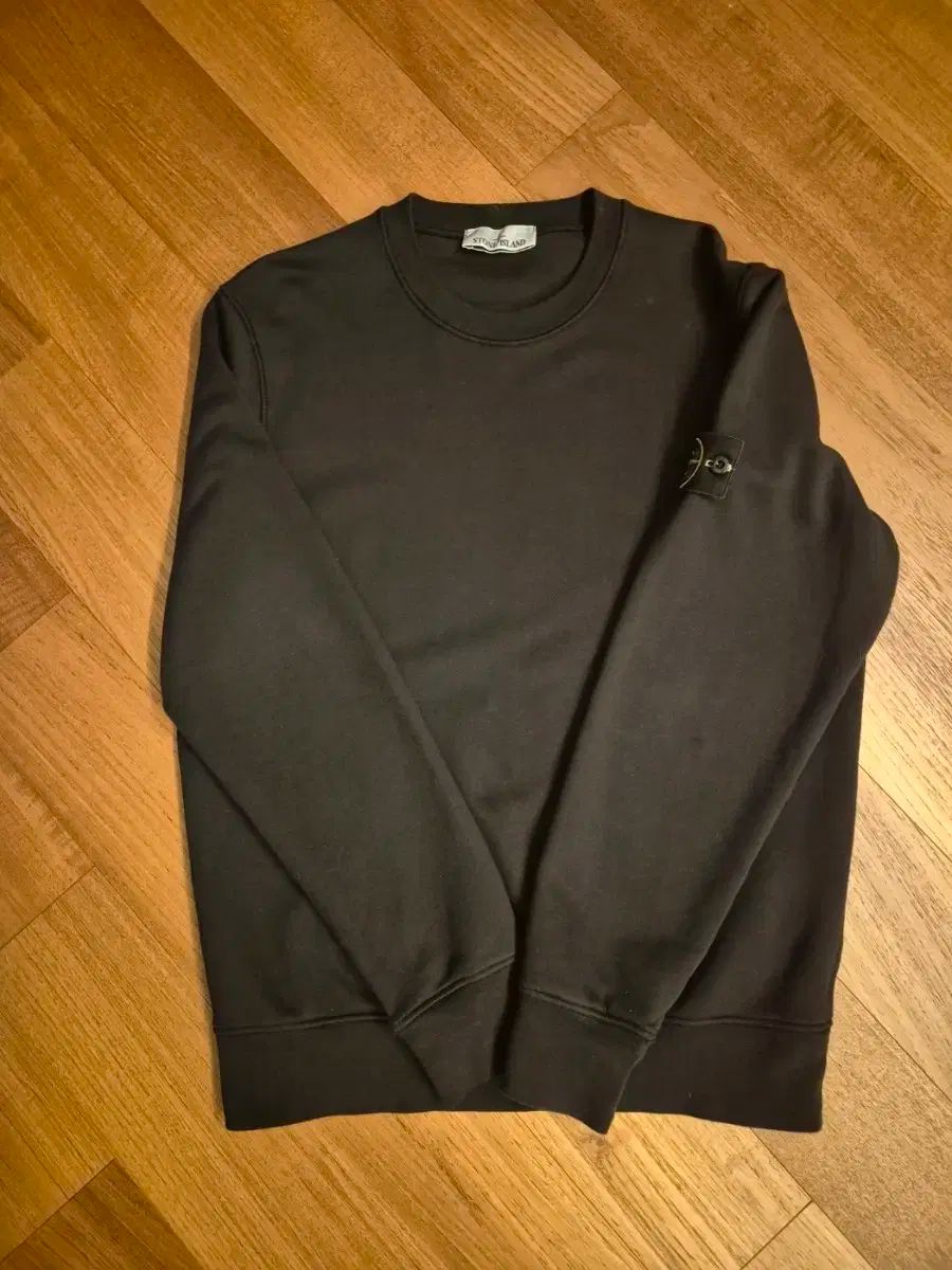 25SS【新品】STONE  ストーンアイランドスウェット S黒色 STONE ISLAND ストーンアイランド 25ss スウェット ブラック ほぼ新品