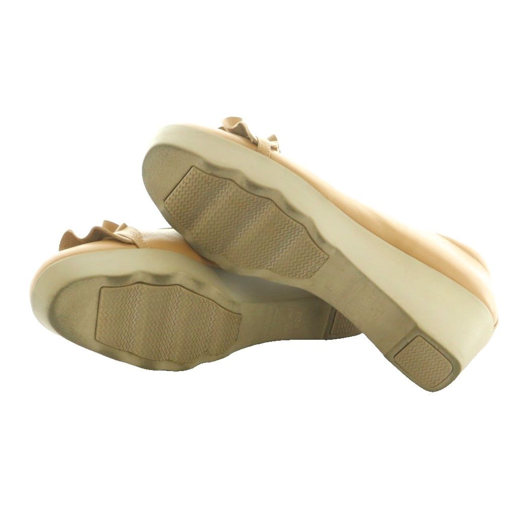 新品 ヒルズアベニュー パンプス 24cm ベージュスエード ヒルズ アヴェニュー Hills Avenue パンプス ウェッジソール フリル