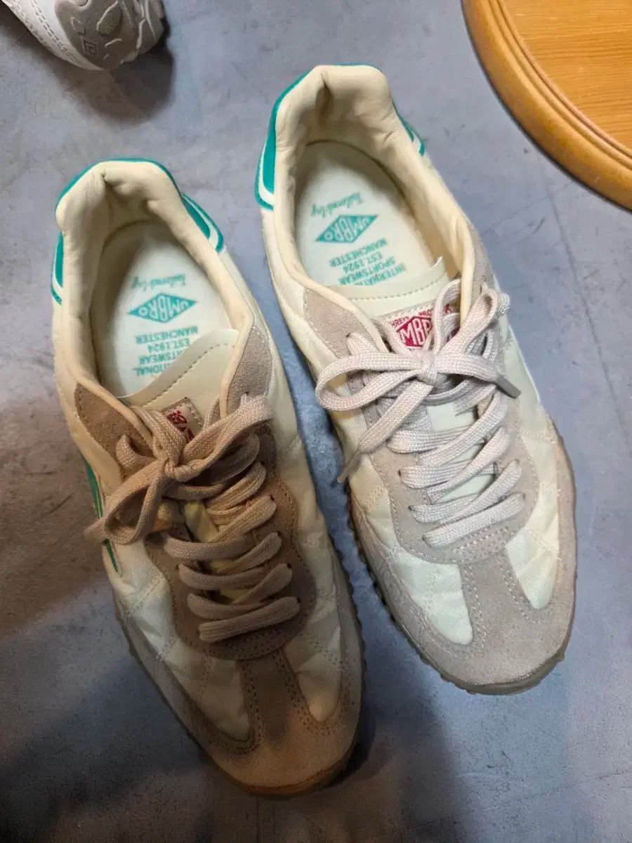 エアジョーダン1 ナイキ　28.5 28.5cm UMBRO FIRST JOGGER (ファースト ジョガー) スニーカー240