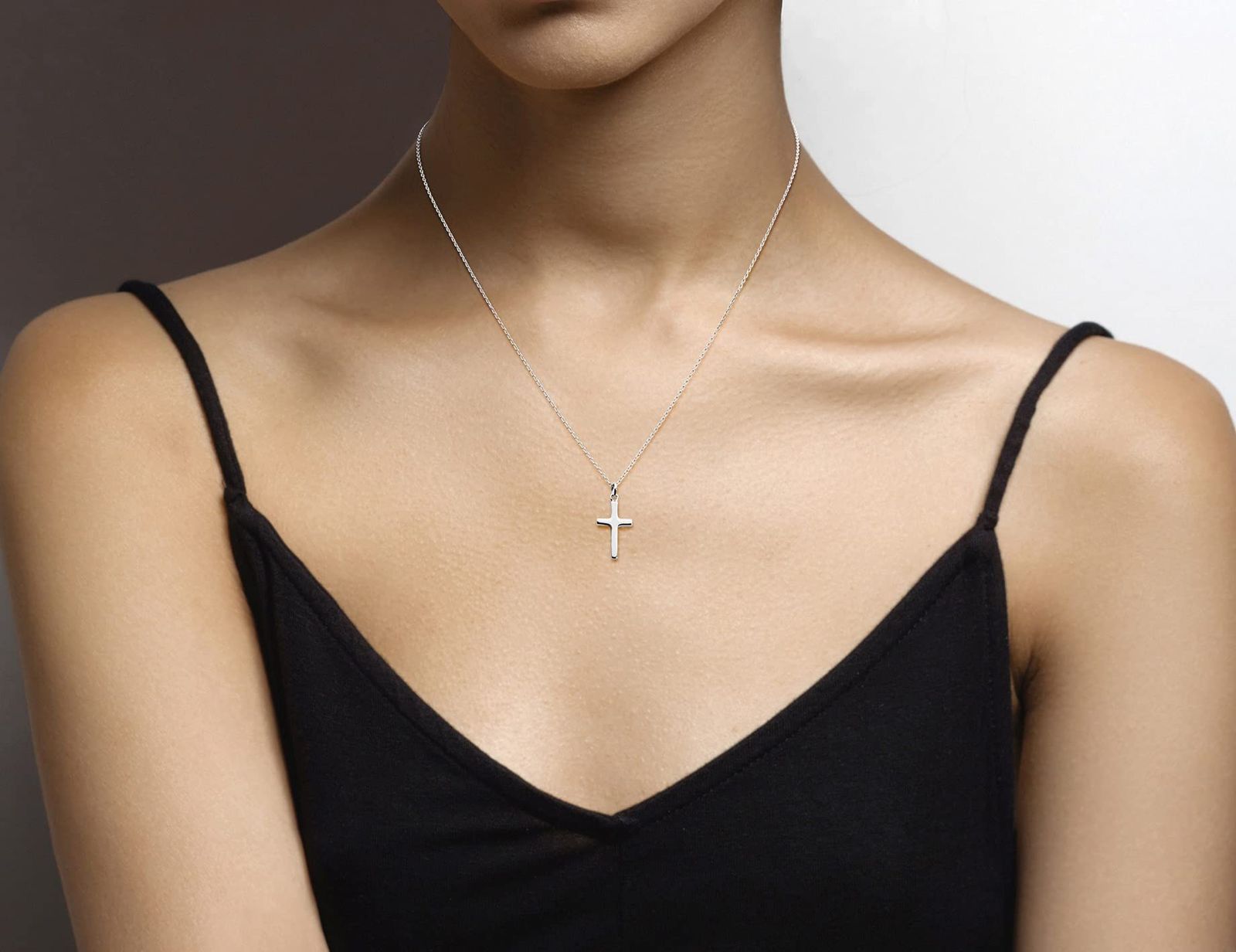 Miabella イタリアン925スターリングシルバーまたは18Kゴールドメッキスモールクロスペンダントネックレス レディース用 18インチチェーン付き イタリア製, ['18Kゴールドメッキスターリング Miabella | イタリアン925スターリングシルバーまたは18Kゴールドメッキ レディース用 イタリアン925スターリングシルバーまたは18Kゴールドメッキスモールクロスペンダントネックレス イタリアン925スターリングシルバー、18K