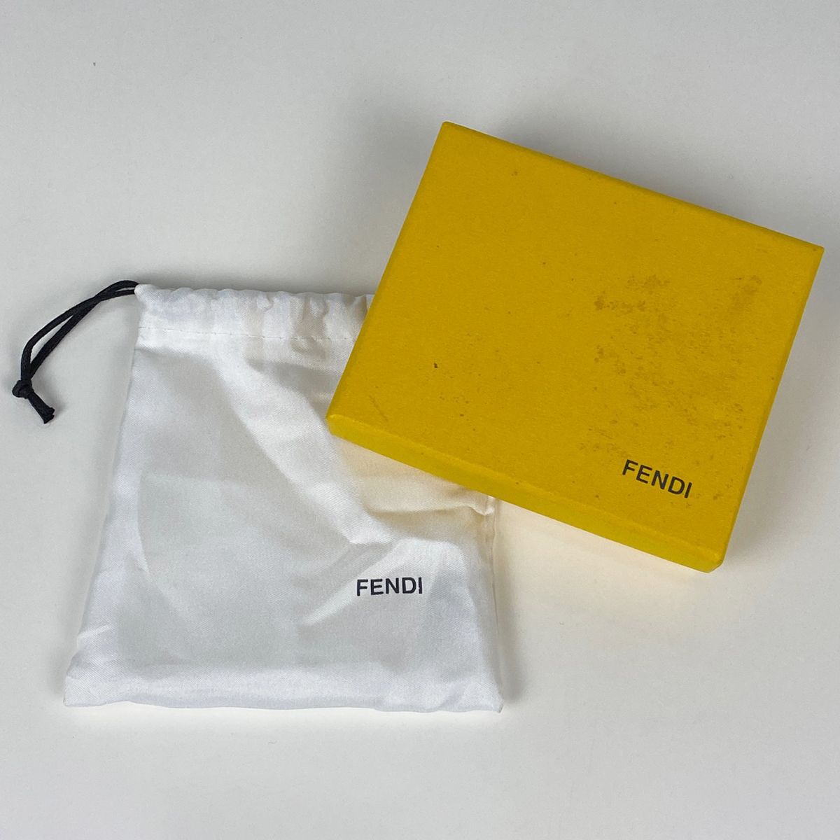 FENDI フェンディ ファブリック キーケース ズッカ柄 黄色 黒 9119.jpg