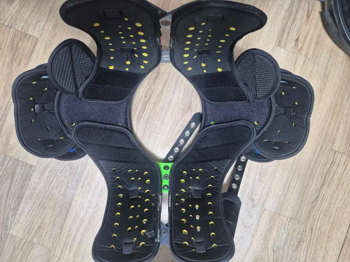 迷サッカー XTECH ショルダーパッド S サイズ - メルカリ