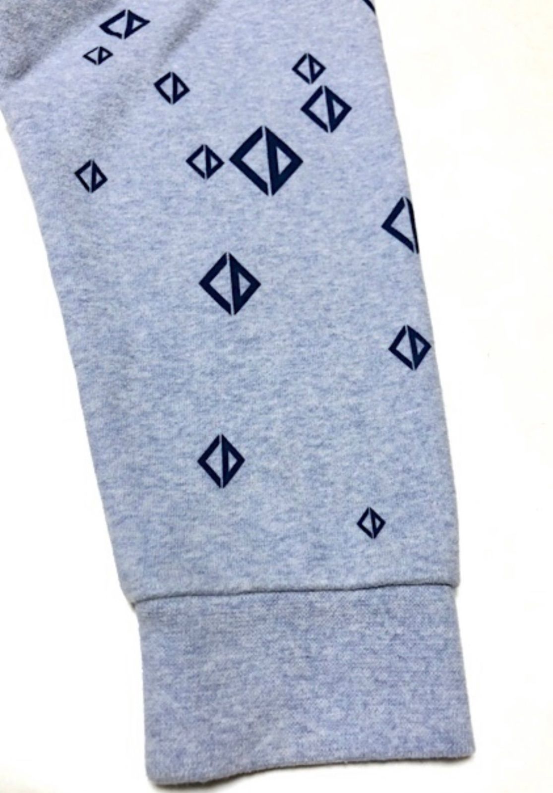 DIORトレーナー　キッズ 可愛いです！【美品】Dior ディオール 2025 新作 スウェット CD 刺繍