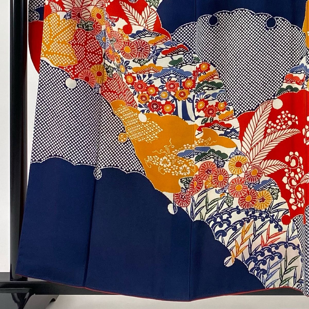 振袖 身丈159cm 裄丈63.5cm S 袷 栗山吉三郎 落款 雪輪 菊 紅型染 紺色