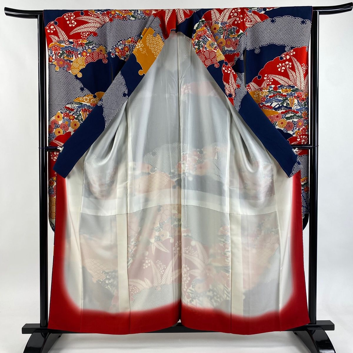 振袖 身丈159cm 裄丈63.5cm S 袷 栗山吉三郎 落款 雪輪 菊 紅型染 紺色