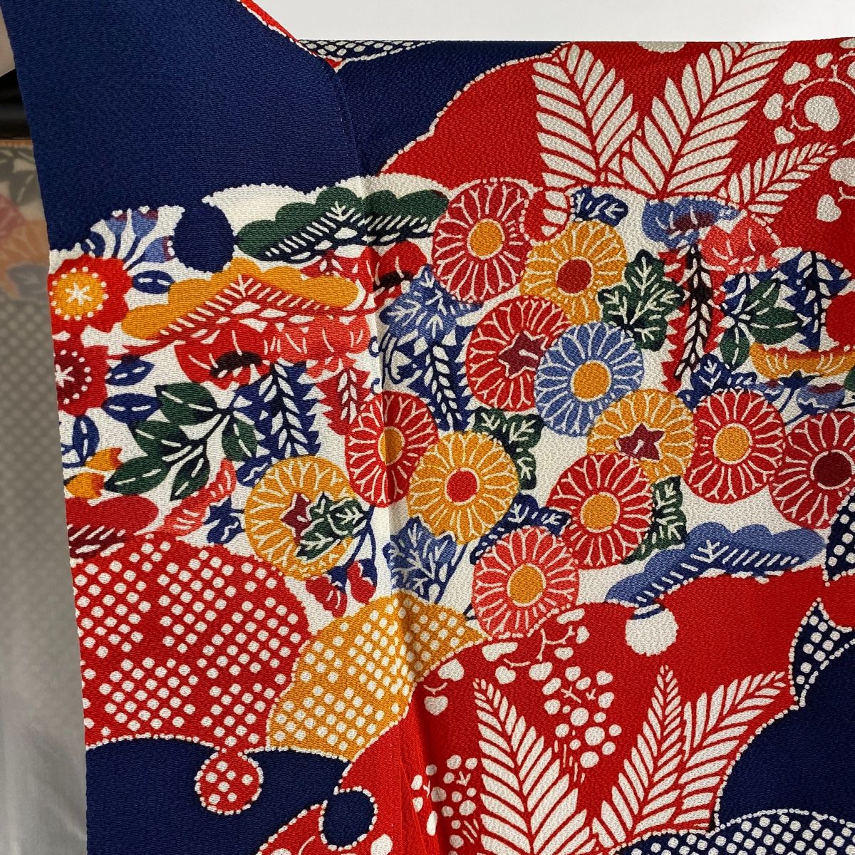 栗山吉三郎 琉球紅型 振袖 正絹 落款 栗山吉三郎 琉球紅型 振袖 正絹 落款