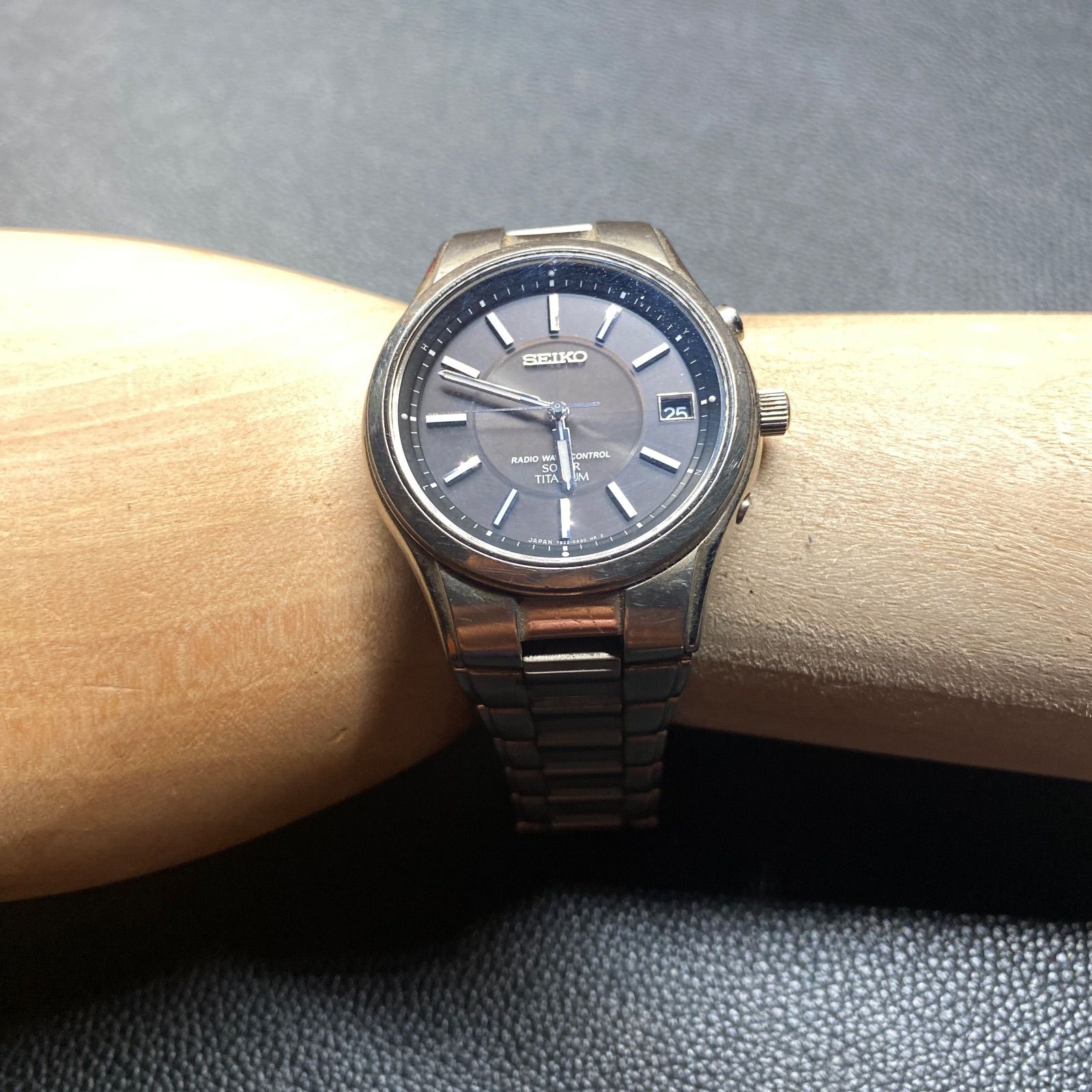 SEIKO Radio Wave Control Solar Titanium Men\u0027s Watch 2.5oz 
