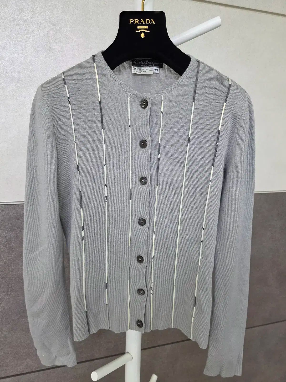 正規品 FERRAGAMO フェラガモ ウール100% カーディガン XSサイズ