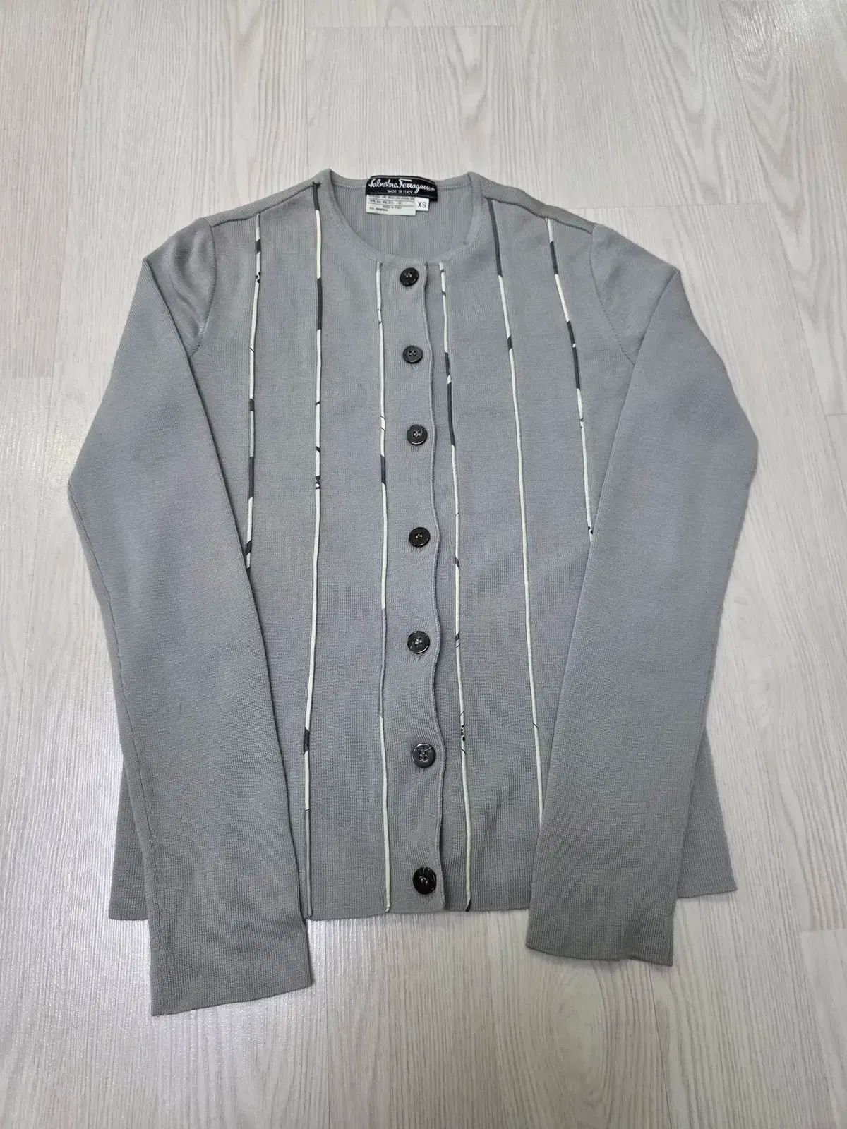 正規品 FERRAGAMO フェラガモ ウール100% カーディガン XSサイズ