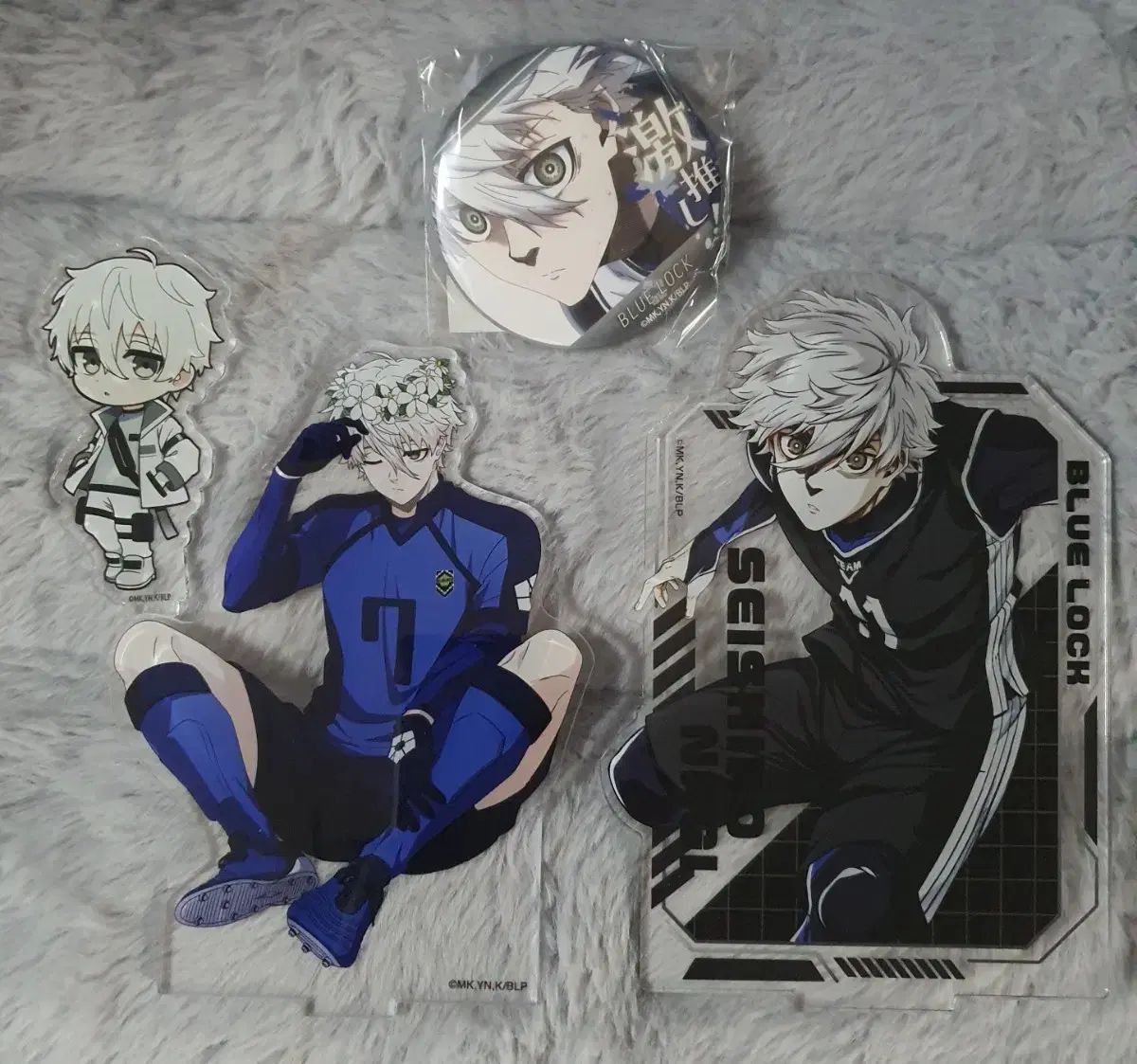 ブルーロック 凪 誠士郎 アクリル スタンド 缶バッジ まとめ - メルカリ