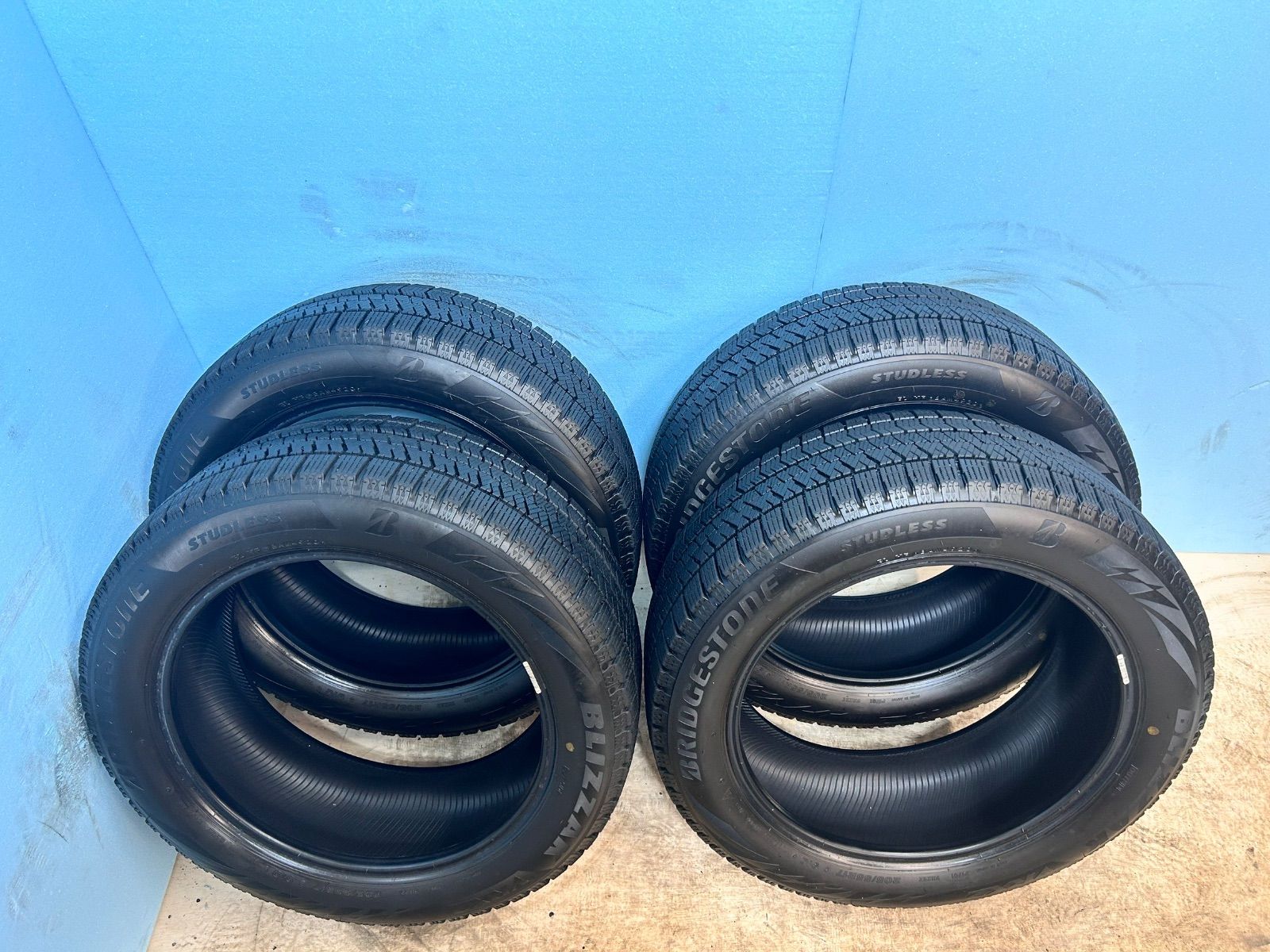 205/55/17 スタッドレスタイヤ BRIDGESTONE ブリザックVRX2 4本セット