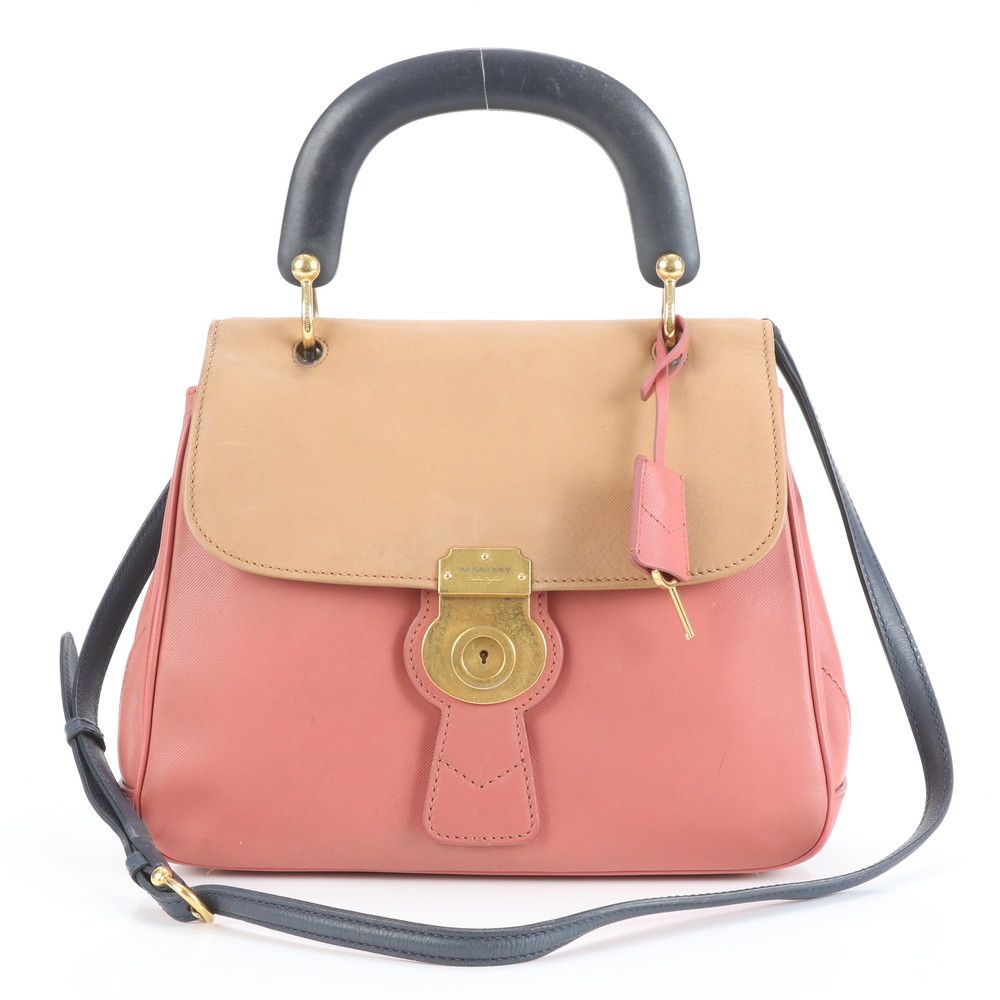 【極美品】バーバリー ショルダーバッグ 2way DK88 黒 レザー A4可 美品 バーバリー DK88 トレンチ レザー 2WAY ショルダーバッグ 斜め