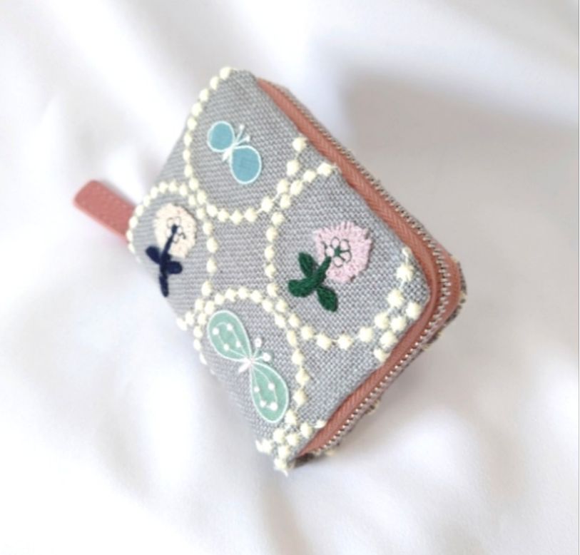 受注製作】刺繍4つ ライトグリーン タンバリン 本革長財布 ミナ