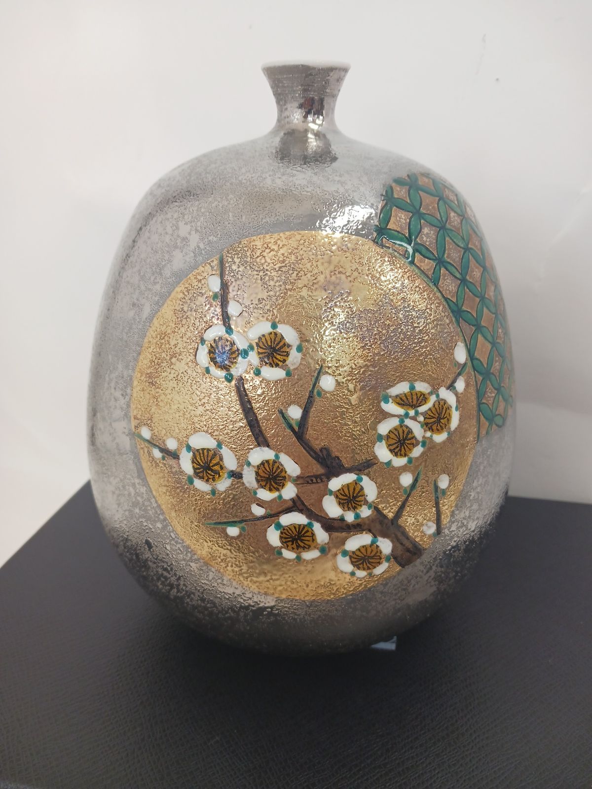 壺 花瓶 九谷焼 紺色花模様 陶磁器 高さ20㎝×生け口12㎝×直径23㎝