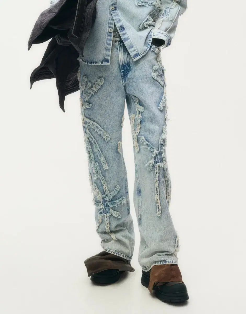 Martens Glenn H&M × 、遊び心あふれるキャンペーンビジュアルと 