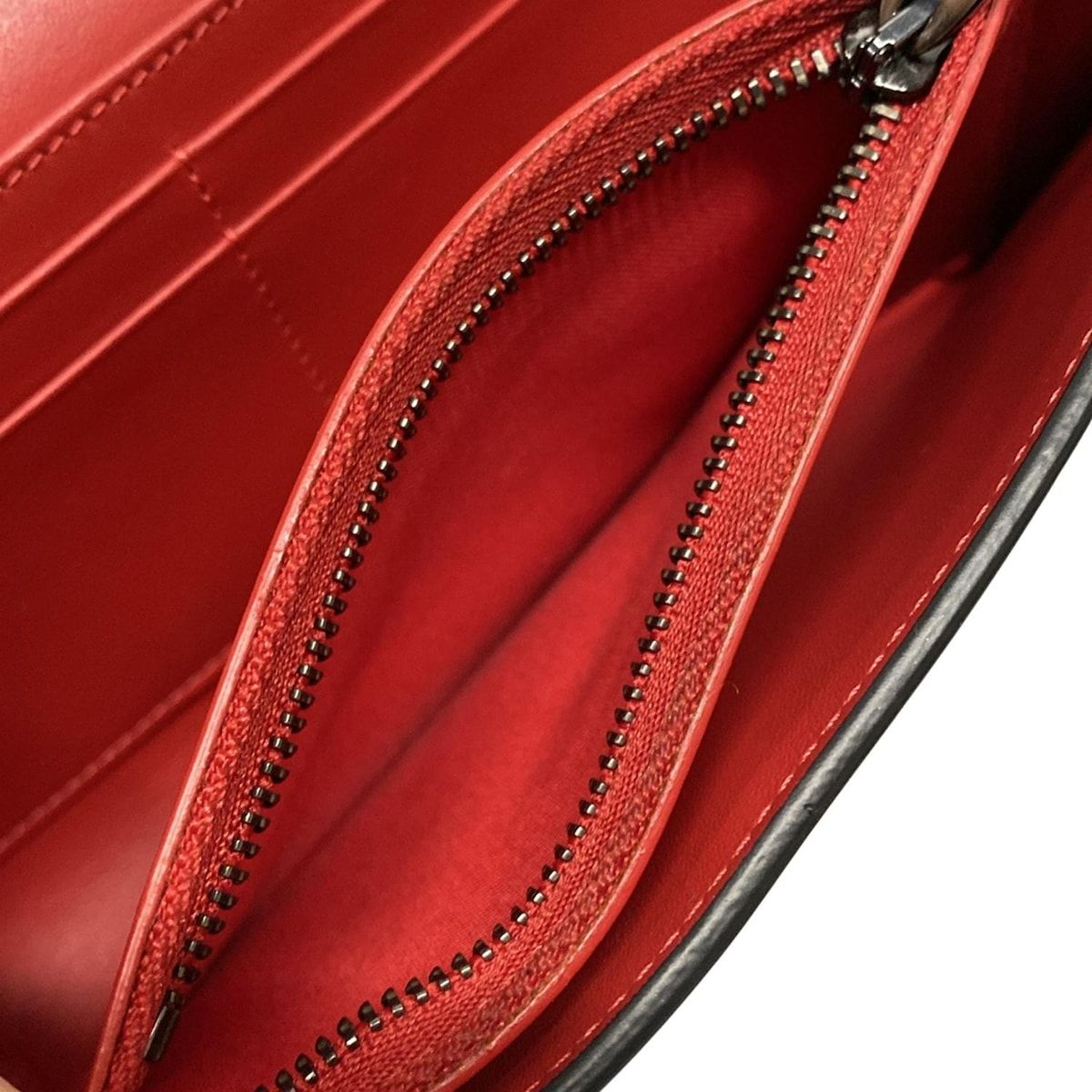 CHRISTIAN LOUBOUTIN(クリスチャンルブタン) 財布 黒 チェーン