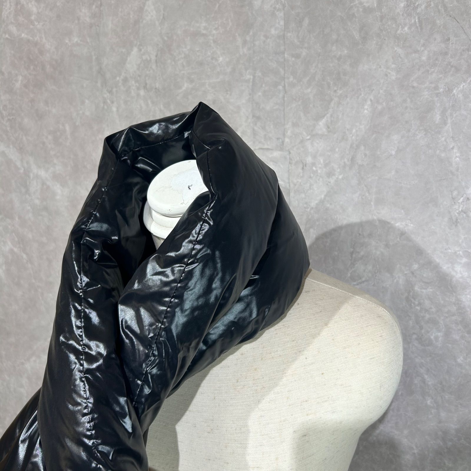 極美品】 MONCLER モンクレールダウンマフラーロゴワッペン黒