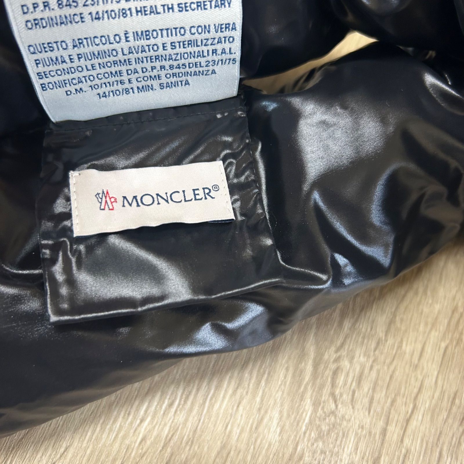 極美品】 MONCLER モンクレールダウンマフラーロゴワッペン黒ブラック