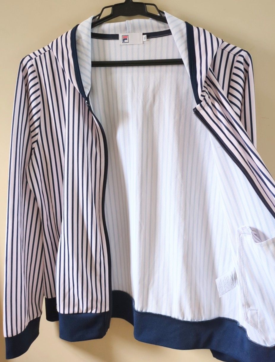 FILA フィラ柄ジャケット ホワイト/ネイビーLサイズ　テニスウェア FILA テニスウェア Lサイズ ネイビー/ホワイト FILA フィラ柄