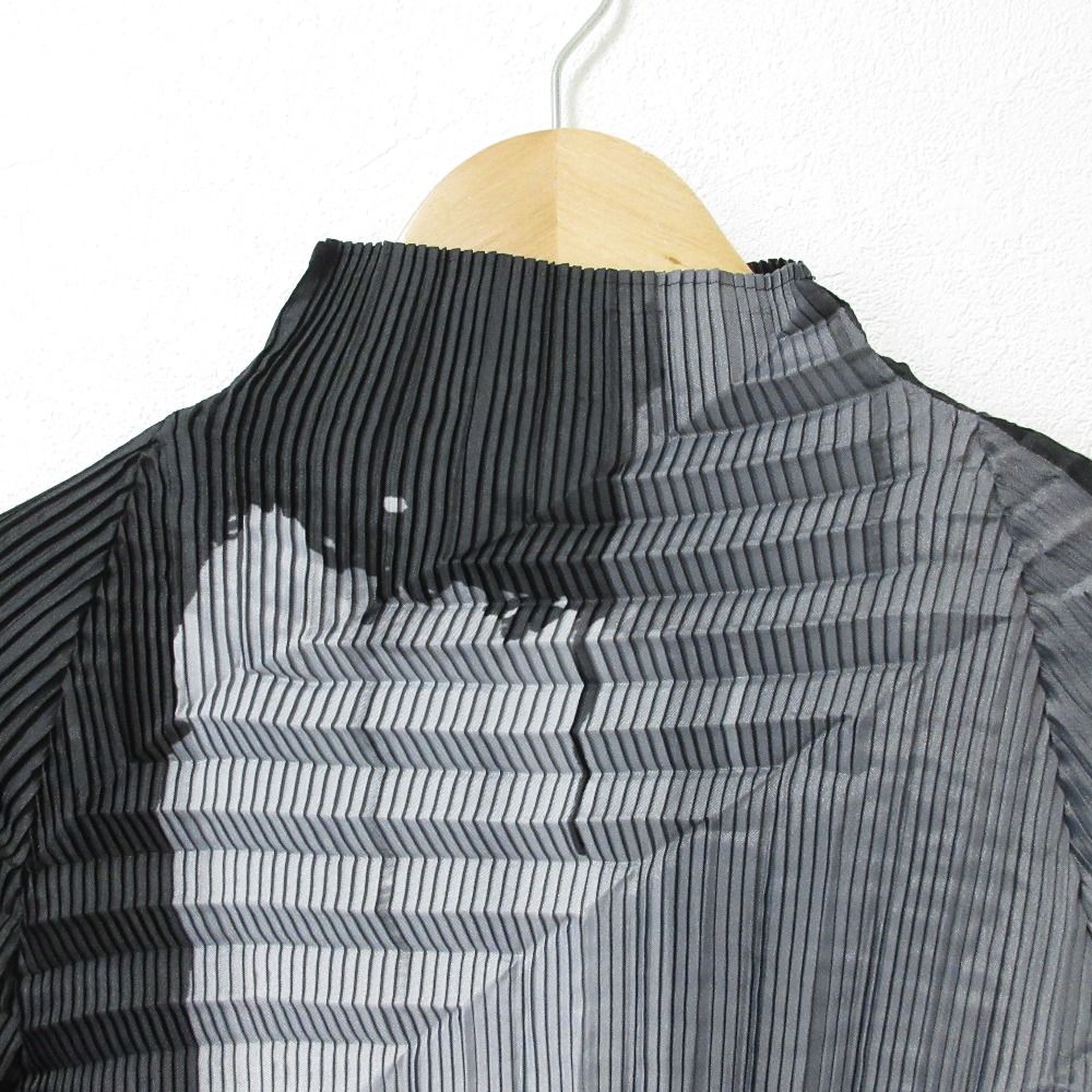 ISSEYMIYAKE ブラック　シャーリング　プリーツ　変形　薄手　カットソー ISSEY MIYAKE（イッセイミヤケ） 美品 10ss ISSEY MIYAKE PLEATS (T