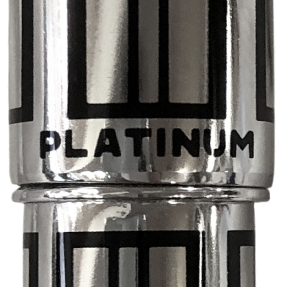 PLATINUM プラチナ 万年筆 カートリッジ式 18KWG 細字 ホワイト