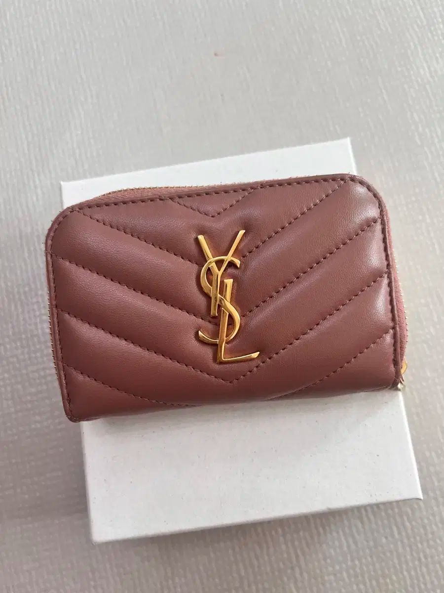 YSL】イヴサンローラン 長財布 カサンドラマトラッセ ピンクベージュ