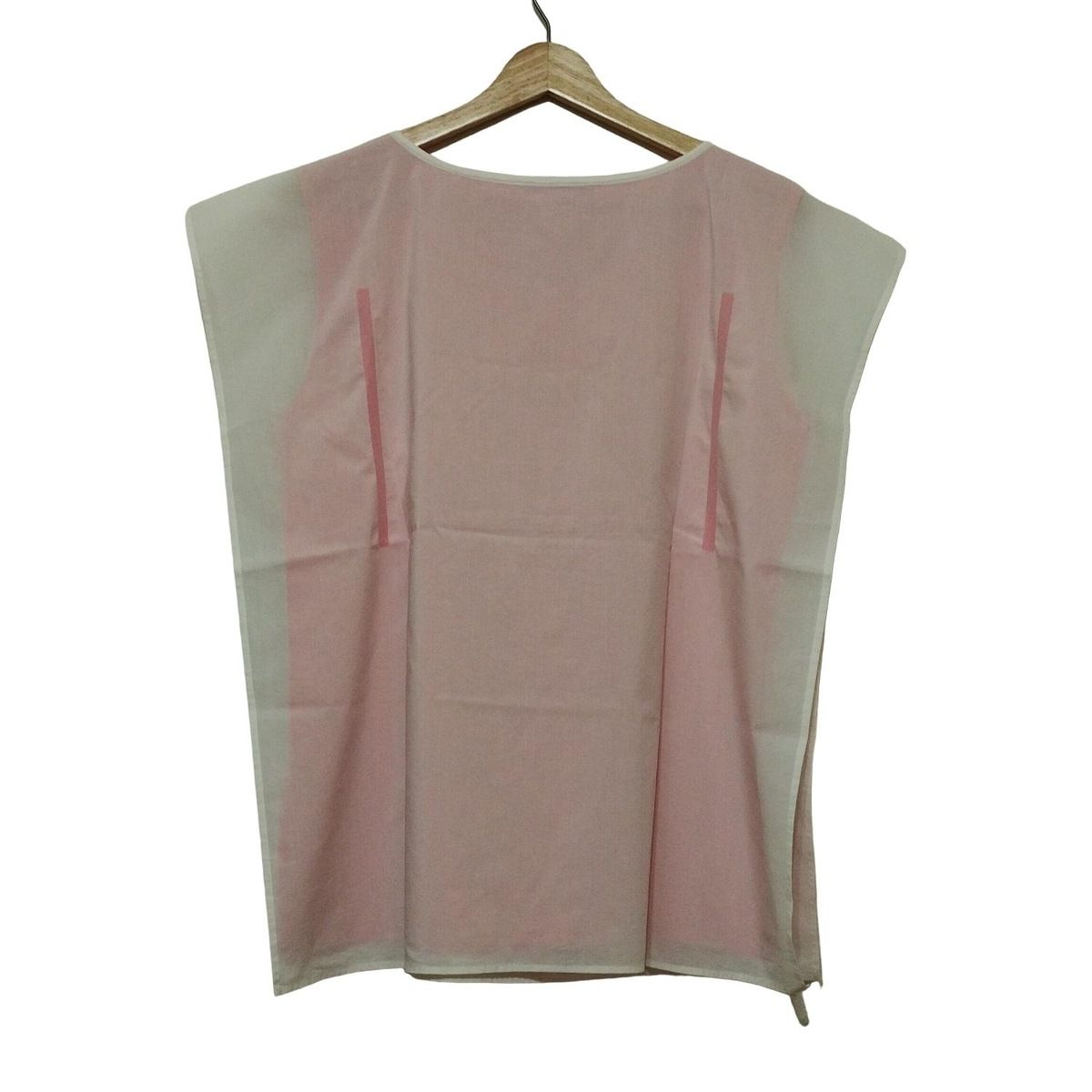 イッセイミヤケ　ビンク　ノースリーブ　カットソー　しわ加工　デザイン ISSEYMIYAKE(イッセイミヤケ) ノースリーブカットソー サイズ2 M