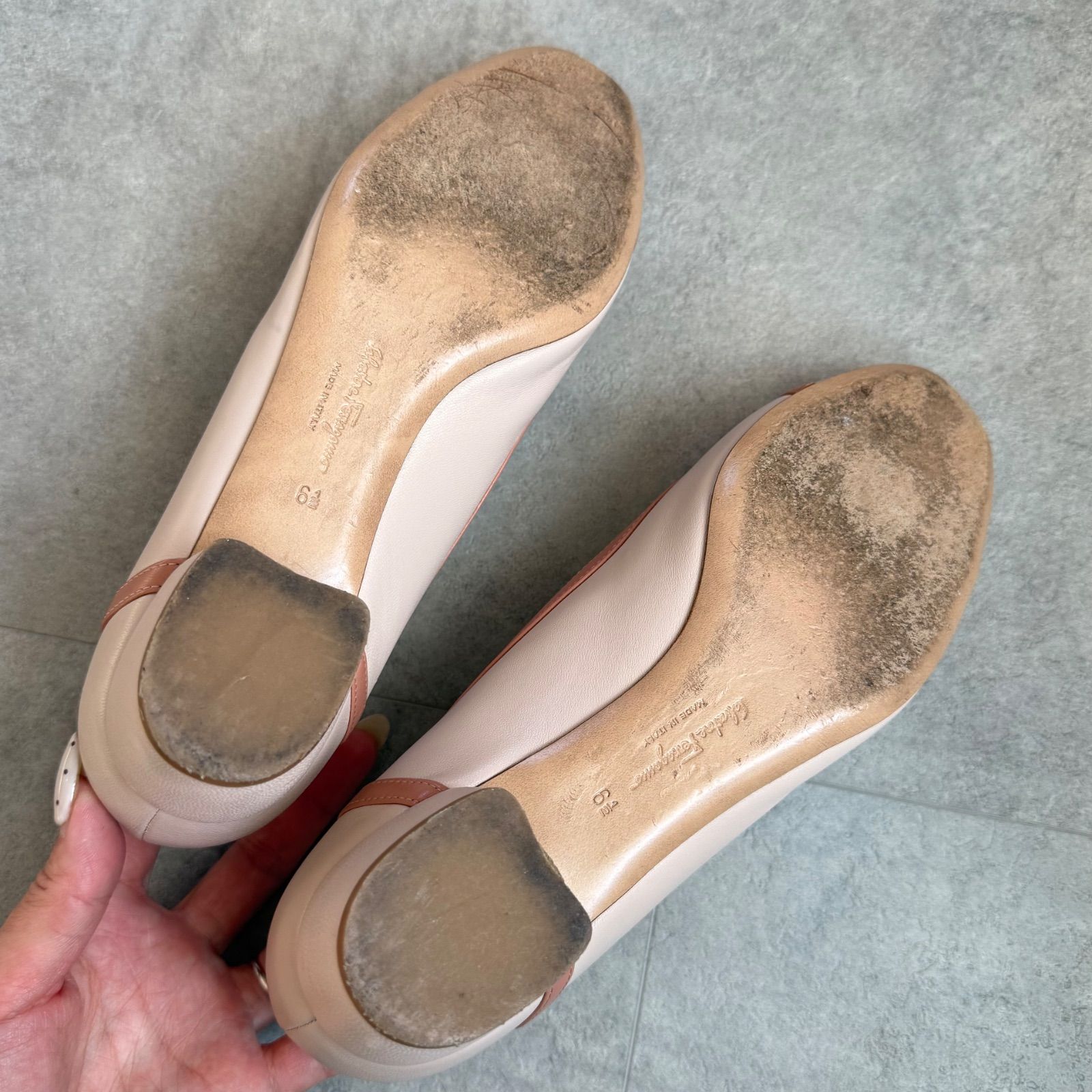 SalvatoreFerragamo サルヴァトーレフェラガモ ヴァラリボン レザー