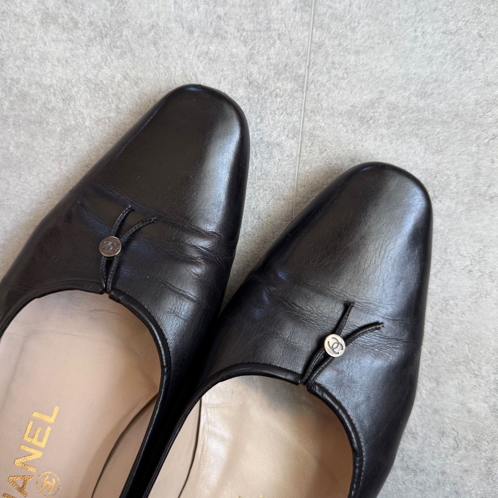 CHANEL シャネル パンプス ココマーク レザー ブラック 36 1/2 黒 中古・古着通販】CHANEL (シャネル) ヒールココマークパンプス