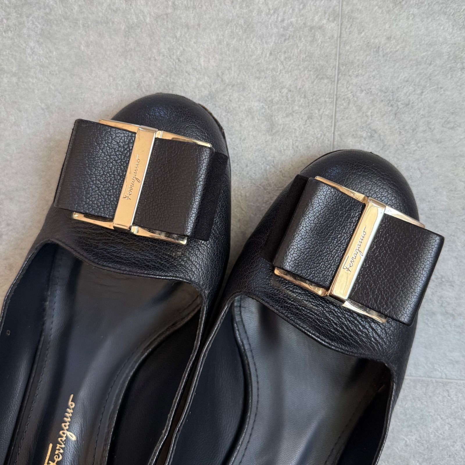 SalvatoreFerragamo サルヴァトーレフェラガモ ヴァラリボン パンプス