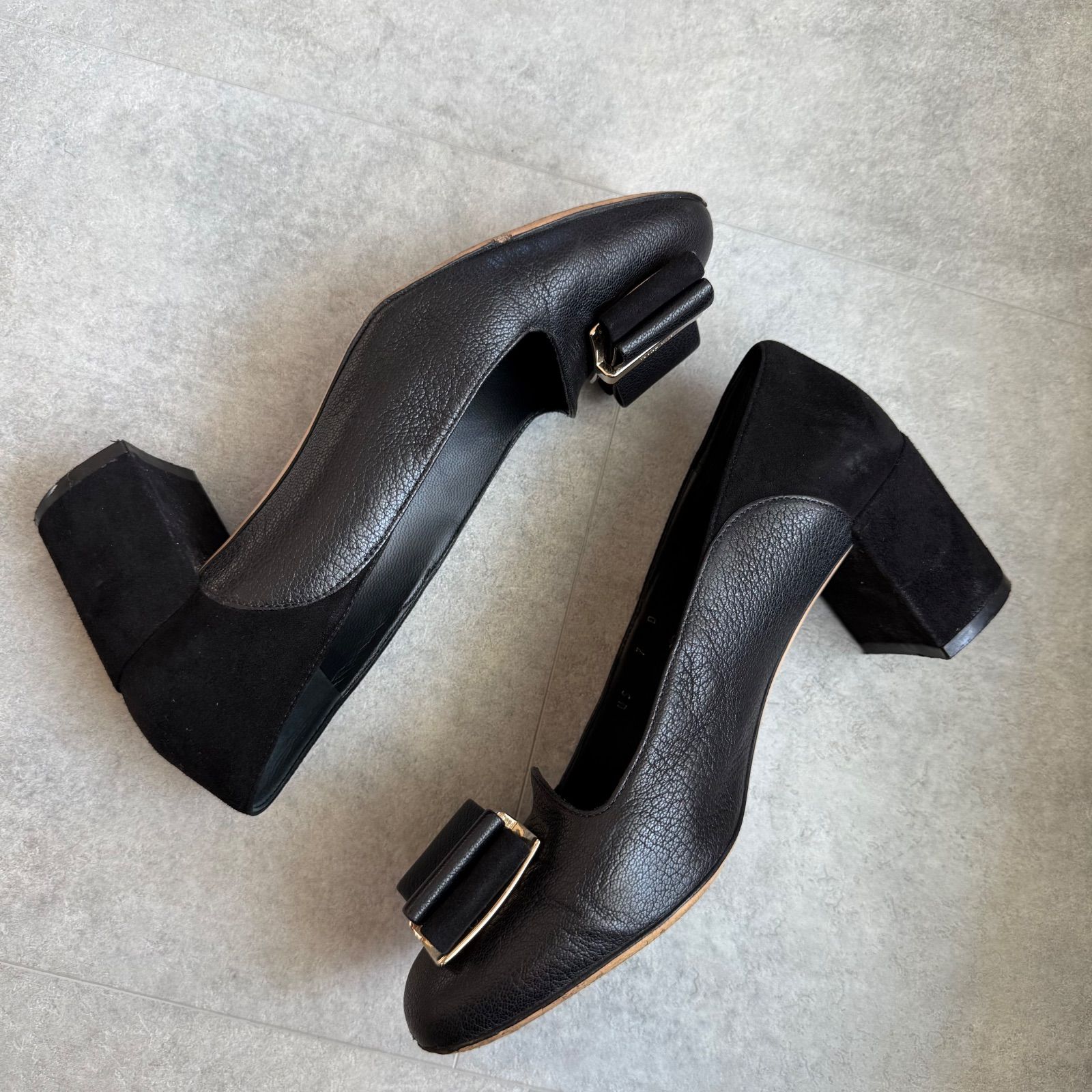 【極美品】 フェラガモ ヴァラリボン パンプス 7D イエロー パテントレザー 極美品】 フェラガモ ヴァラリボン パンプス 7D イエロー パテント