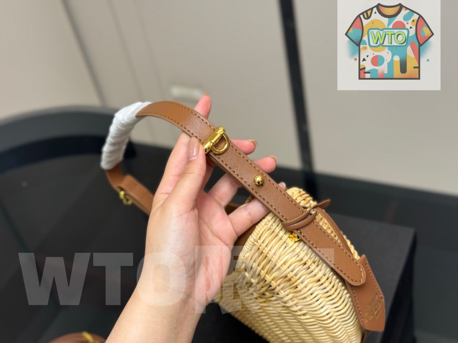 今日特価】Prada プラダ ギフトボックス付き ホボバッグ 大容量で