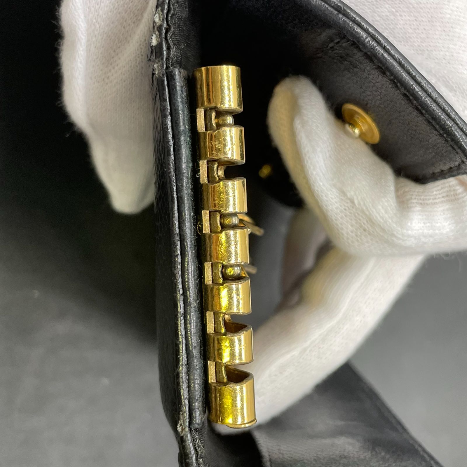 シャネル キャビアスキン キーケース B25100552 - メルカリ