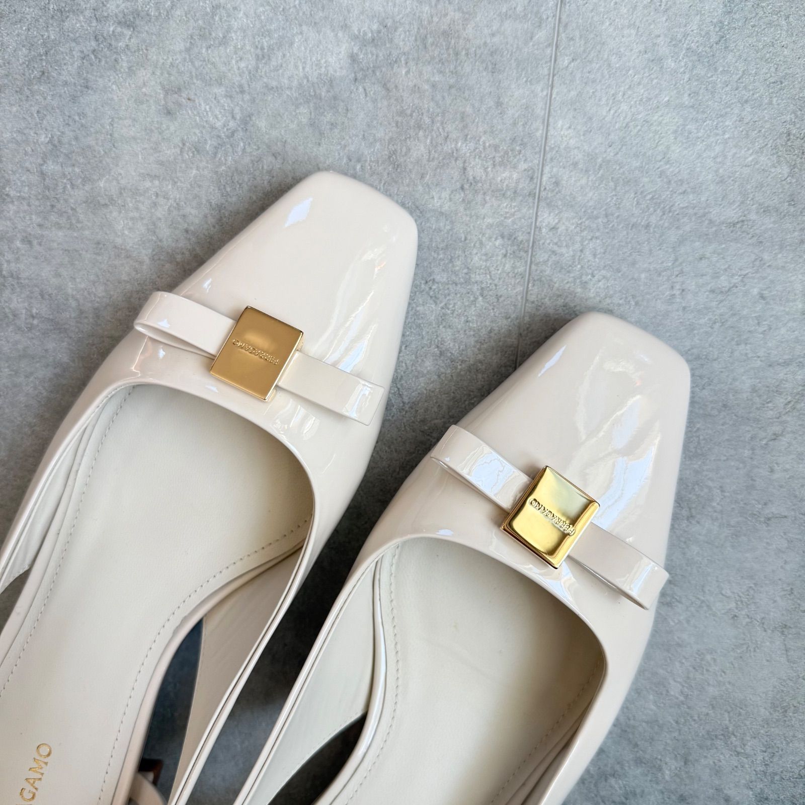 近年モデル 美品 Ferragamo フェラガモ スリングバックパンプス ヴァラ