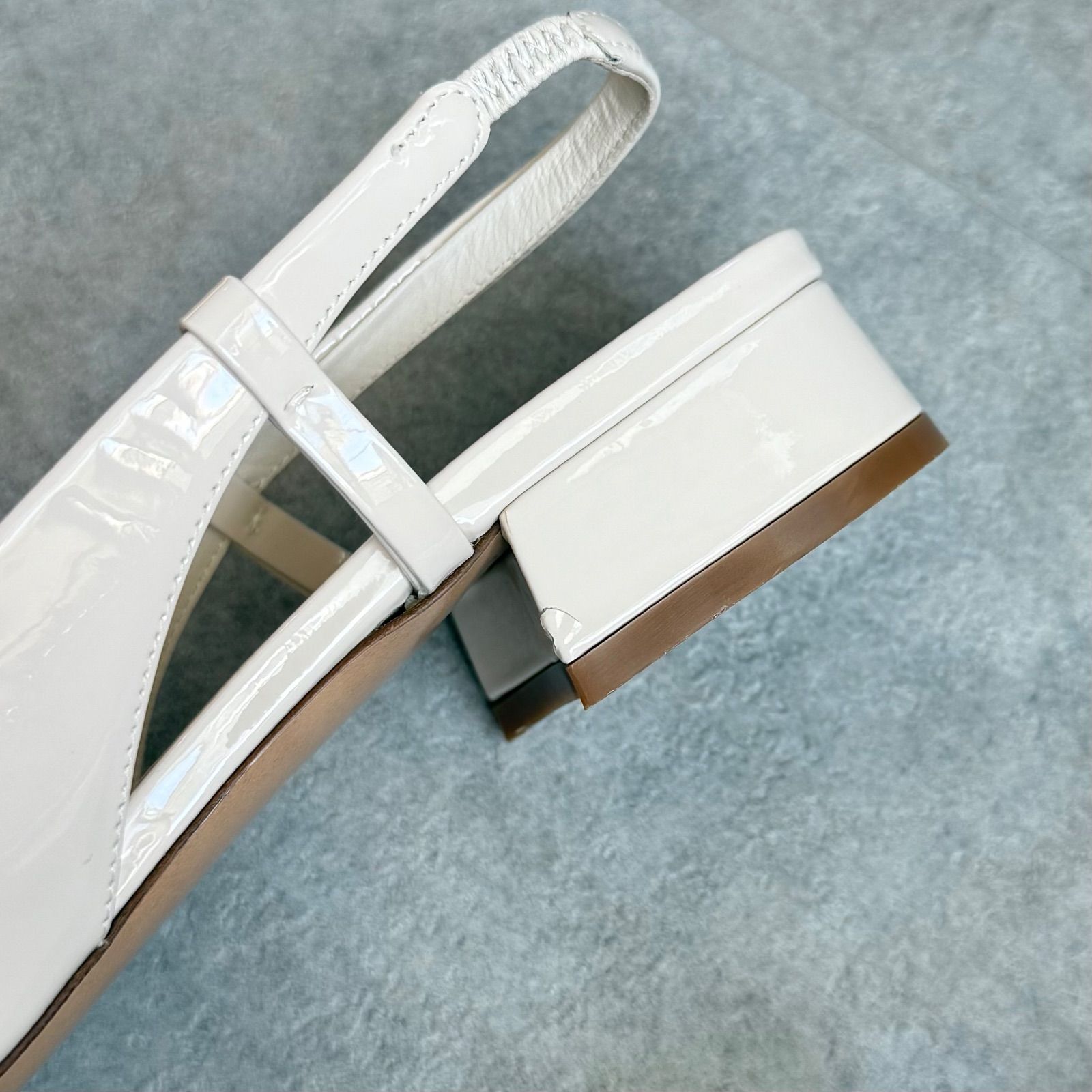 近年モデル 美品 Ferragamo フェラガモ スリングバックパンプス ヴァラ