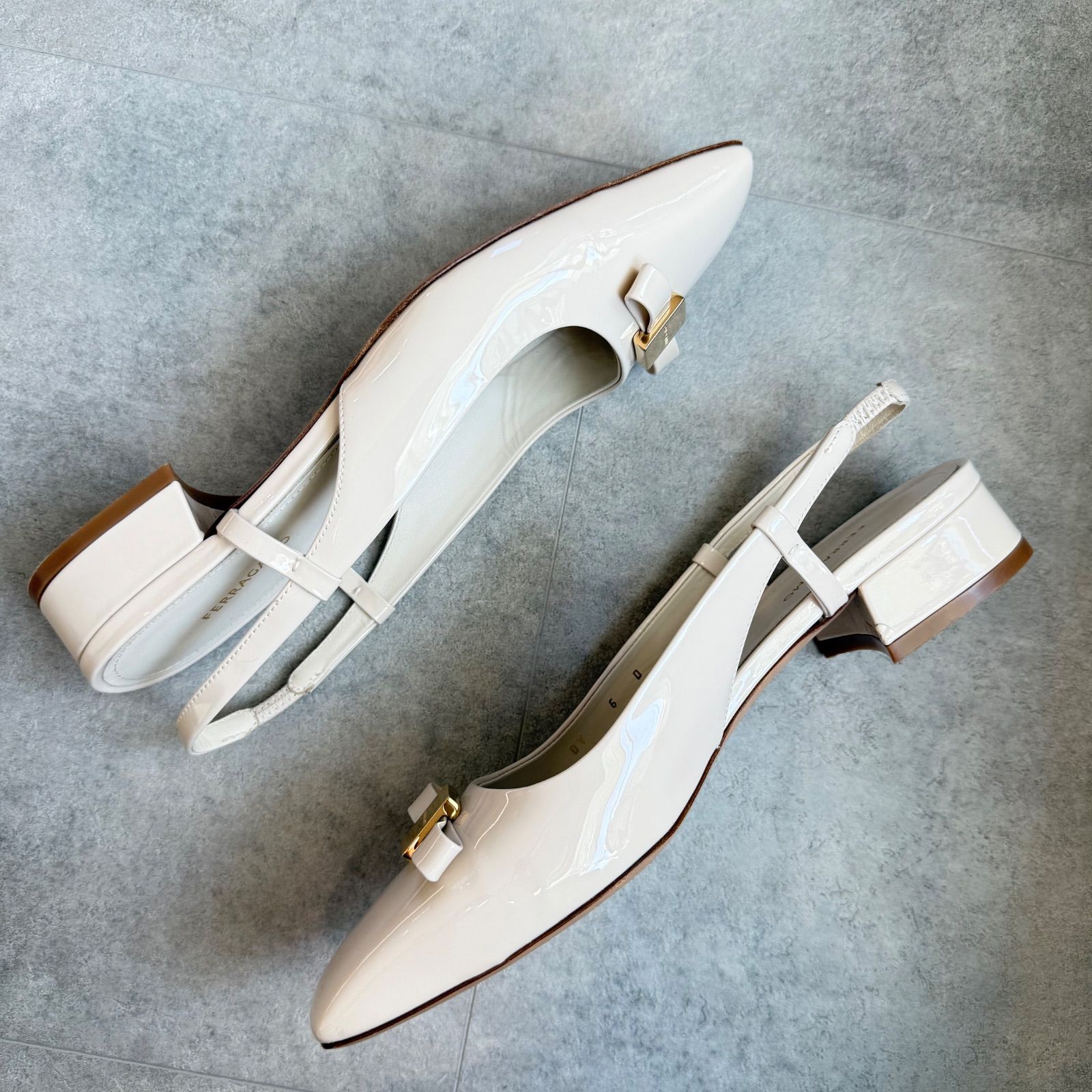 近年モデル 美品 Ferragamo フェラガモ スリングバックパンプス ヴァラ