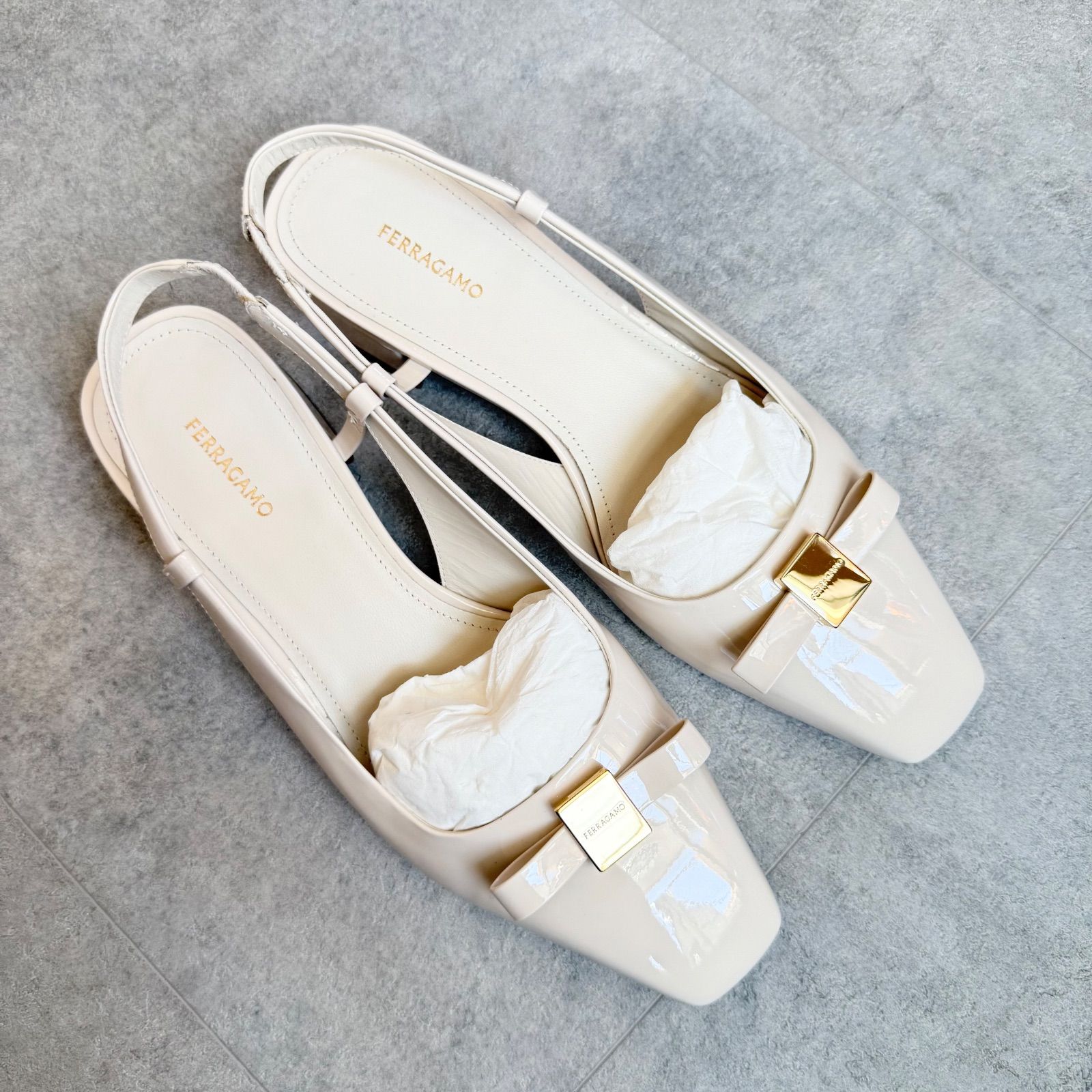 近年モデル 美品 Ferragamo フェラガモ スリングバックパンプス ヴァラ