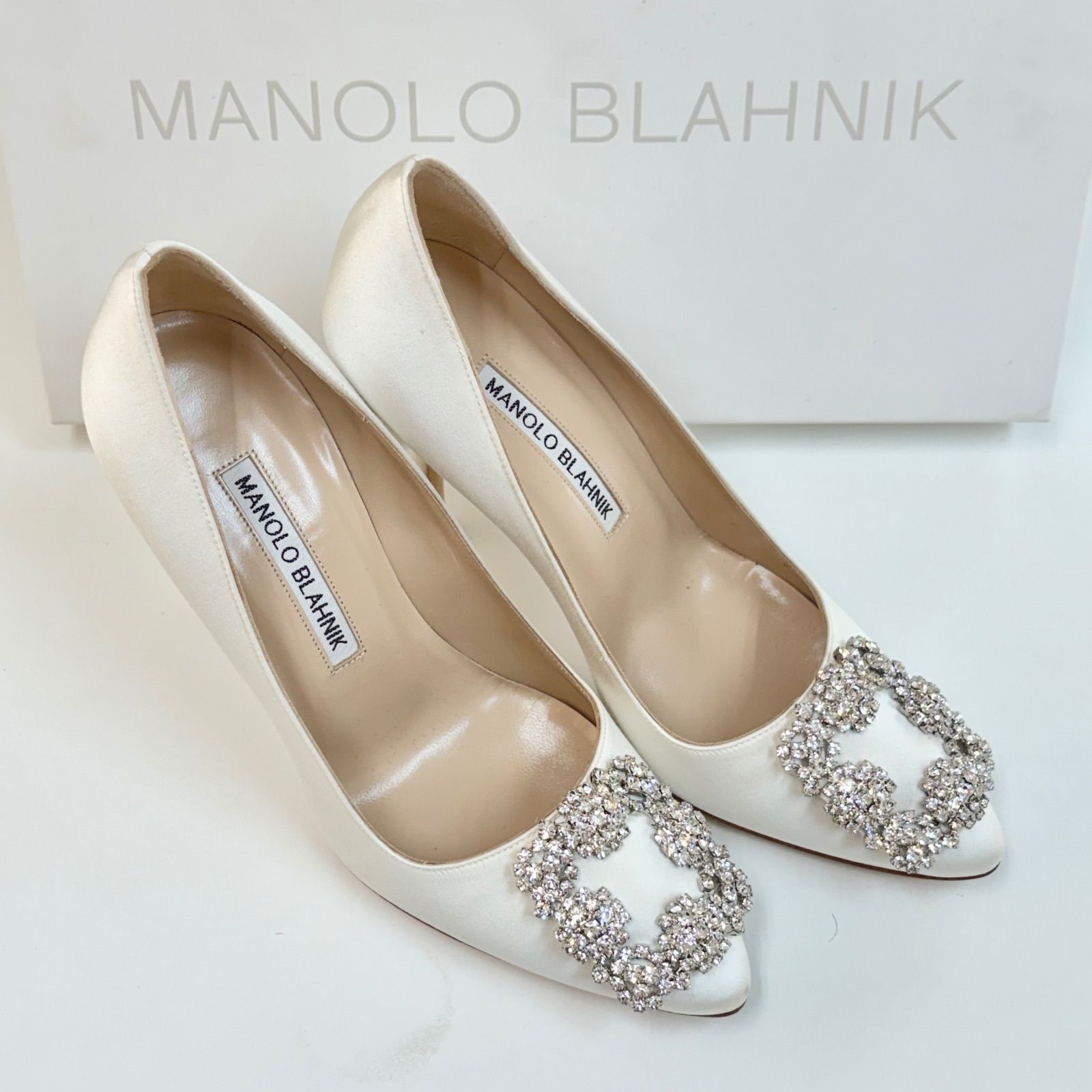 上美品⭐️Manolo Blahnik マノロブラニク】 Hangisi サテン パンプス 
